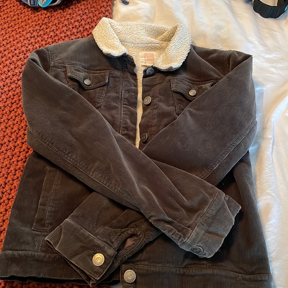 Black quiksilver corduroy jacket with white fur inside